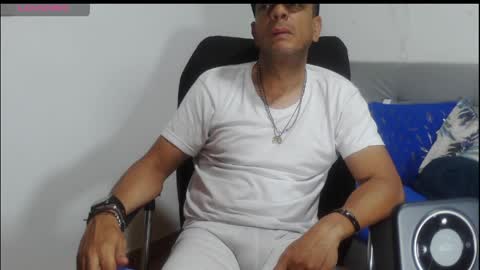 Snapshot of latinmartin254 chatting on 04-30-26, 01:45 latinmartin254 online show from 04-30-26, 01:45