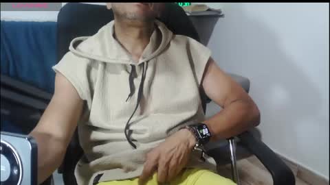 Snapshot of latinmartin254 chatting on 05-05-26, 01:35 latinmartin254 online show from 05-05-26, 01:35