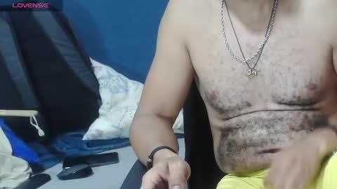Snapshot of latinmartin254 chatting on 05-12-26, 01:58 latinmartin254 online show from 05-12-26, 01:58