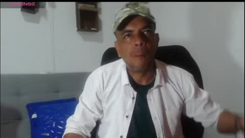 Snapshot of latinmartin254 chatting on 05-20-26, 01:01 latinmartin254 online show from 05-20-26, 01:01