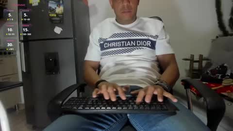 latinmartin73 online show from 12-25-24, 06:52