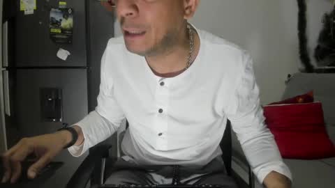 latinmartin73 online show from 12-30-24, 01:48