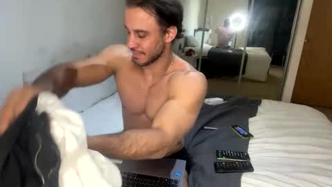latino_rodri online show from 04-17-26, 07:06