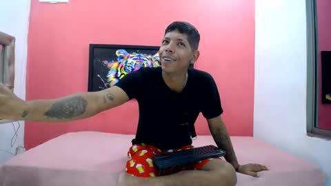 latinosnifomanos online show from 07-12-26, 06:37