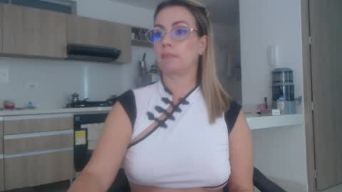 latinpaprika online show from 02-16-25, 02:00