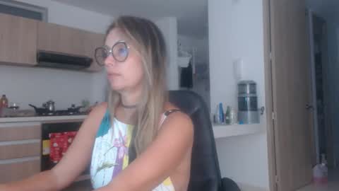 latinpaprika online show from 10-19-25, 01:28