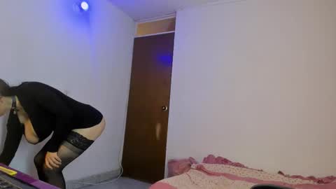 Snapshot of latinsweetx19 chatting on 02-21-26, 05:41 LatinSweetx 19 online show from 02-21-26, 05:41