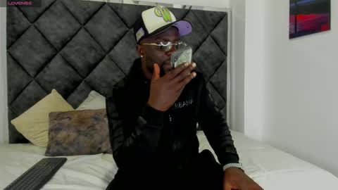 LEANDRO online show from 09-17-25, 03:41