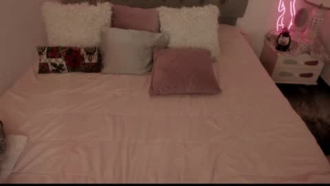 Laura online show from 01-07-25, 03:35