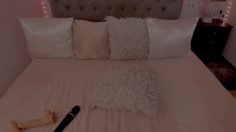 Laura online show from 03-04-26, 06:19