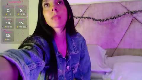 Snapshot of laugreen chatting on 09-11-25, 02:11 Laura online show from 09-11-25, 02:11