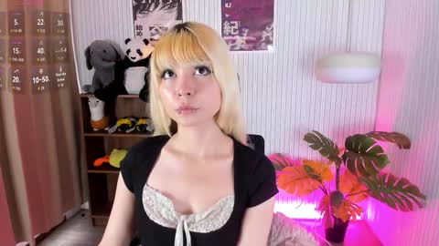 Snapshot of laukyubey1 chatting on 02-11-26, 08:03 laukyubey1 online show from 02-11-26, 08:03