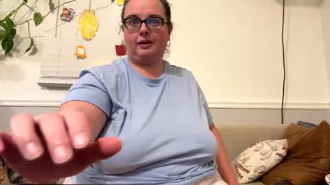 Snapshot of laulauma chatting on 12-31-24, 05:11 LauLauMa online show from 12-31-24, 05:11