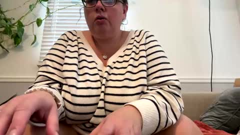 Snapshot of laulauma chatting on 01-10-25, 04:30 LauLauMa online show from 01-10-25, 04:30