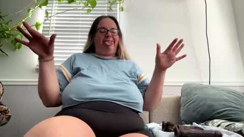 Snapshot of laulauma chatting on 01-17-25, 03:43 LauLauMa online show from 01-17-25, 03:43