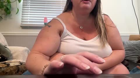 Snapshot of laulauma chatting on 01-22-25, 02:35 LauLauMa online show from 01-22-25, 02:35