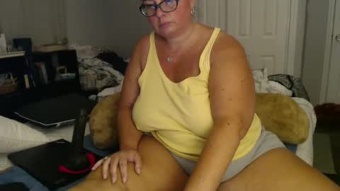 Snapshot of laulauma chatting on 09-14-25, 02:00 LauLauMa online show from 09-14-25, 02:00