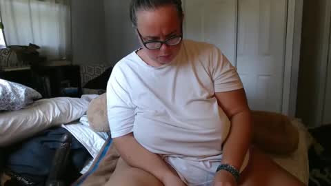 Snapshot of laulauma chatting on 09-19-25, 04:51 LauLauMa online show from 09-19-25, 04:51