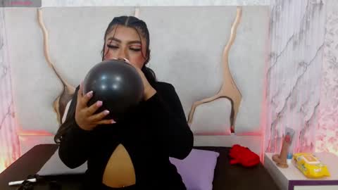 Snapshot of laulin_tay chatting on 01-19-26, 03:54 laulin_tay online show from 01-19-26, 03:54