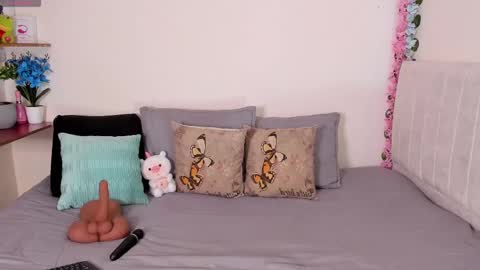 laura1__ online show from 02-28-25, 12:21