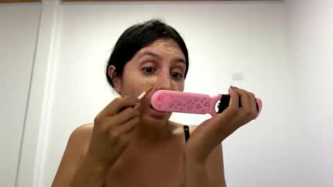 Snapshot of laura_1717 chatting on 06-02-26, 02:35 laura online show from 06-02-26, 02:35