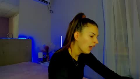 Laura online show from 11-17-25, 06:08