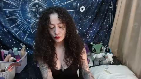 Snapshot of laura_anal_ chatting on 02-11-25, 07:05 Wen online show from 02-11-25, 07:05