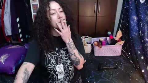 Snapshot of laura_anal_ chatting on 10-30-25, 05:24 Wen online show from 10-30-25, 05:24