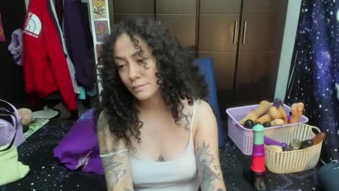 Snapshot of laura_anal_ chatting on 11-08-25, 08:18 Wen online show from 11-08-25, 08:18