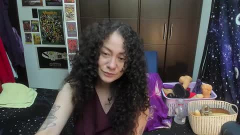 Snapshot of laura_anal_ chatting on 11-10-25, 11:04 Wen online show from 11-10-25, 11:04