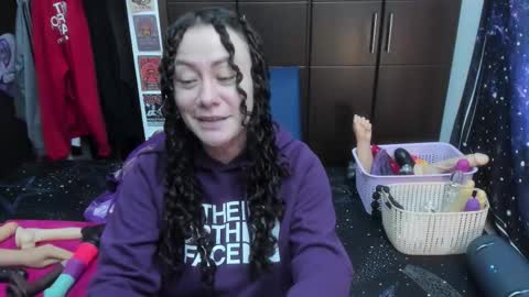 Snapshot of laura_anal_ chatting on 11-13-25, 07:02 Wen online show from 11-13-25, 07:02