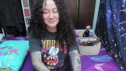 Snapshot of laura_anal_ chatting on 11-18-25, 04:33 Wen online show from 11-18-25, 04:33