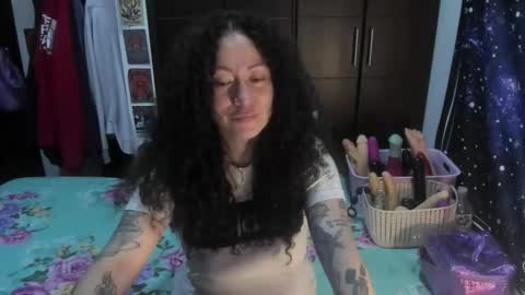 Snapshot of laura_anal_ chatting on 12-17-25, 04:57 Wen online show from 12-17-25, 04:57