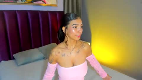 Laura online show from 04-23-26, 01:13