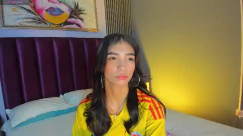 Snapshot of laura_aristizabal_19 chatting on 06-27-26, 01:39 Laura online show from 06-27-26, 01:39