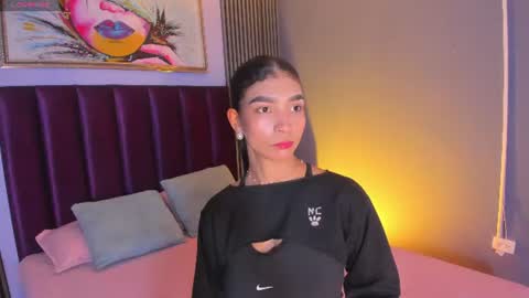 Snapshot of laura_aristizabal_19 chatting on 07-12-26, 11:56 Laura online show from 07-12-26, 11:56