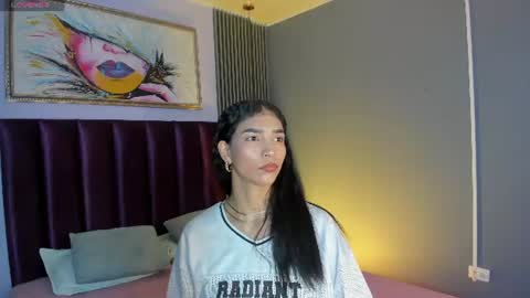 Snapshot of laura_aristizabal_19 chatting on 07-23-26, 12:03 Laura online show from 07-23-26, 12:03
