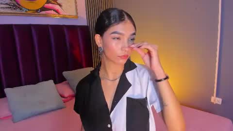 Snapshot of laura_aristizabal_19 chatting on 07-24-26, 12:14 Laura online show from 07-24-26, 12:14