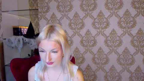 Laura online show from 10-22-25, 08:14