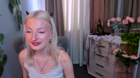 Laura online show from 10-23-25, 08:24