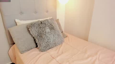 Snapshot of laura_bonnet_ chatting on 01-03-25, 08:10 Laura Bonnet  online show from 01-03-25, 08:10