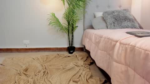 Snapshot of laura_bonnet_ chatting on 01-30-25, 10:29 Laura Bonnet  online show from 01-30-25, 10:29