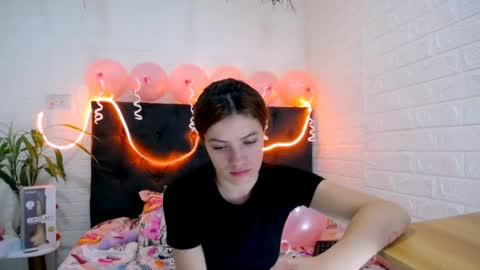 LAURA online show from 04-29-26, 03:16