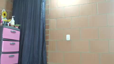 Laura online show from 02-14-25, 04:58