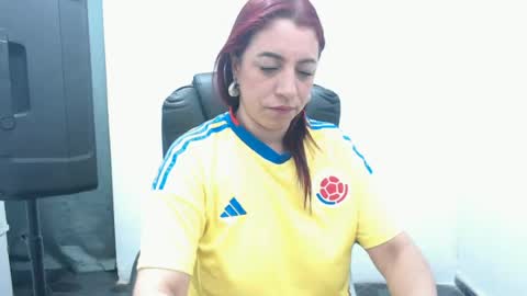 Snapshot of laura_craizy chatting on 06-18-26, 02:34 CALL ME LOVE LAURA online show from 06-18-26, 02:34