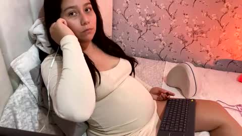 laura online show from 01-10-25, 02:46