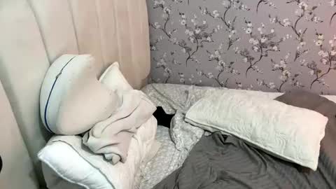 laura online show from 01-26-25, 05:02