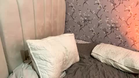 laura online show from 02-08-25, 02:26