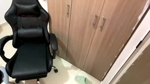 laura online show from 03-08-25, 03:39