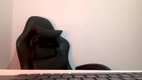 laura online show from 09-09-25, 01:27